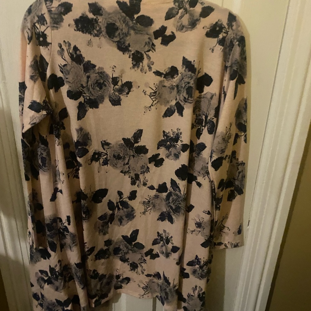 Lularoe Medium CAROLINE cardigan jacket with pockets - pink and gray!